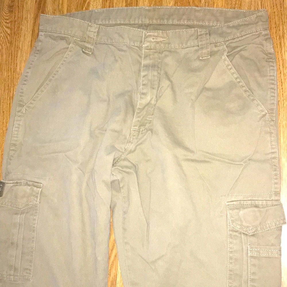 Wrangler khaki cargo pants. Men’s. Size 36x34